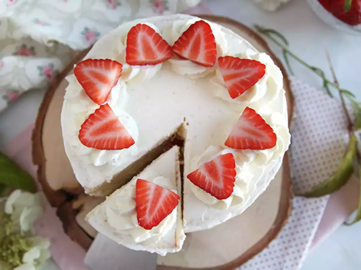 Plastna torta z jagodami in mascarponejevo kremo - fotografija 3