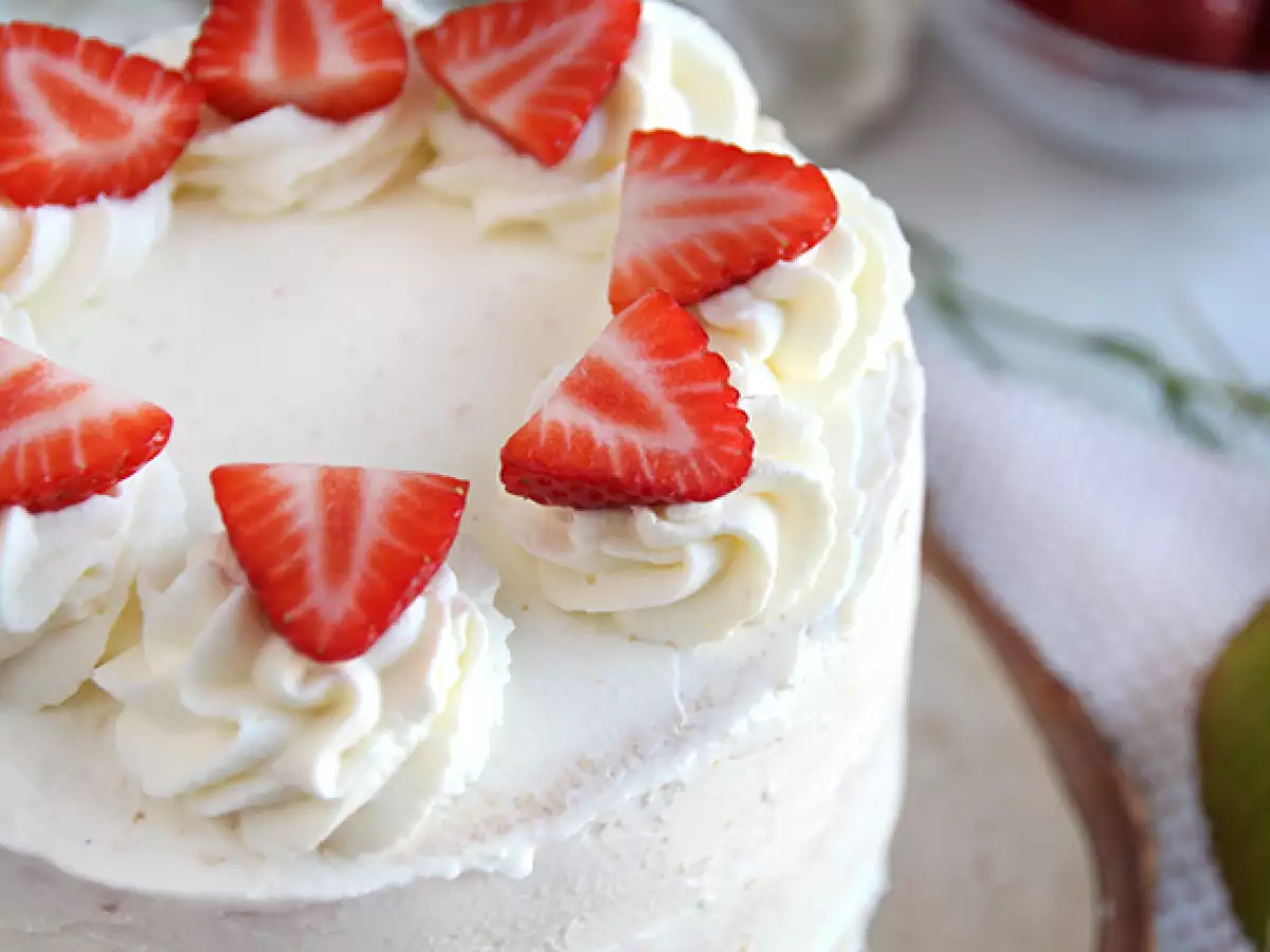 Plastna torta z jagodami in mascarponejevo kremo - fotografija 4