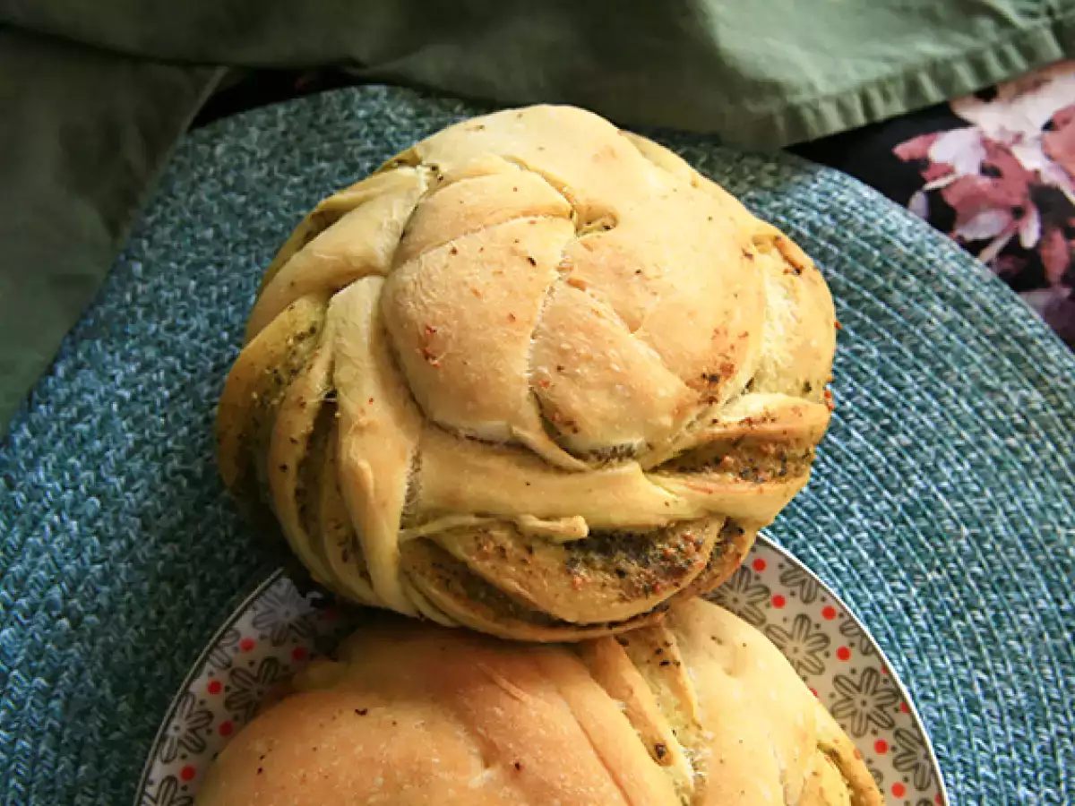 Pleteni kruhki z zelenim pestom - fotografija 3