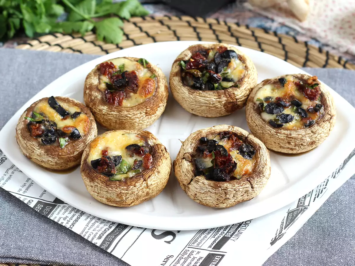 Polnjene in pečene gobe (odlična ideja za aperitiv) - fotografija 5