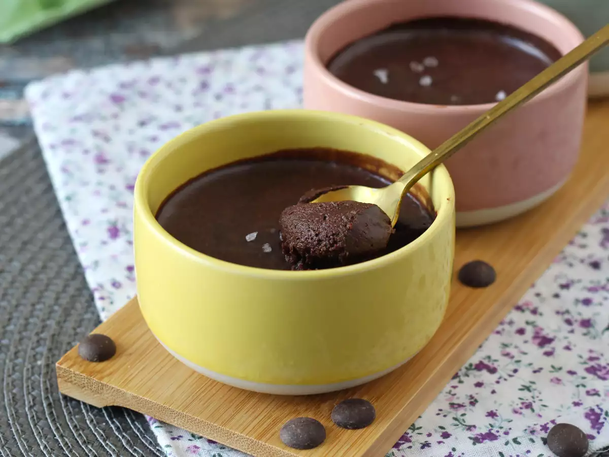 Popoln čokoladni mousse, izjemno razkošen s ščepcem soli - fotografija 3