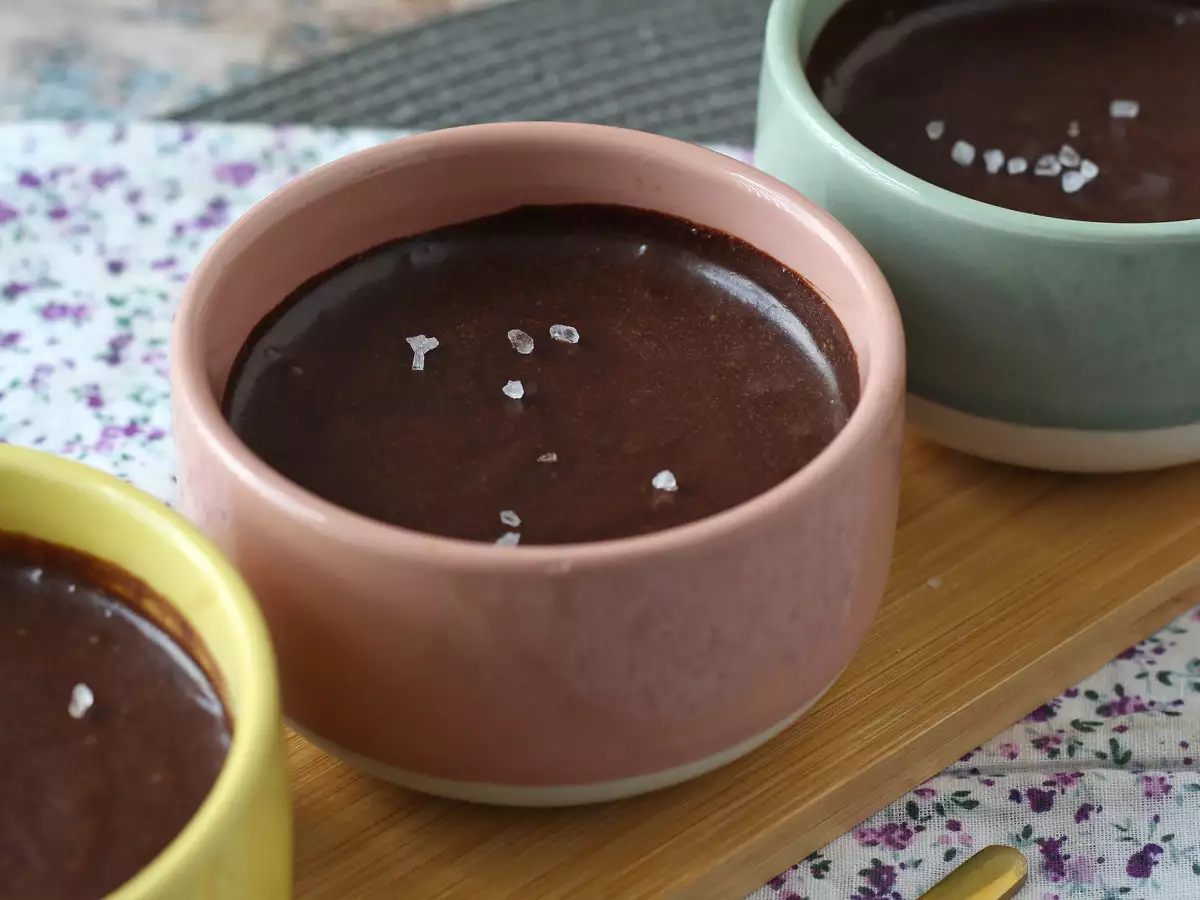 Popoln čokoladni mousse, izjemno razkošen s ščepcem soli - fotografija 4