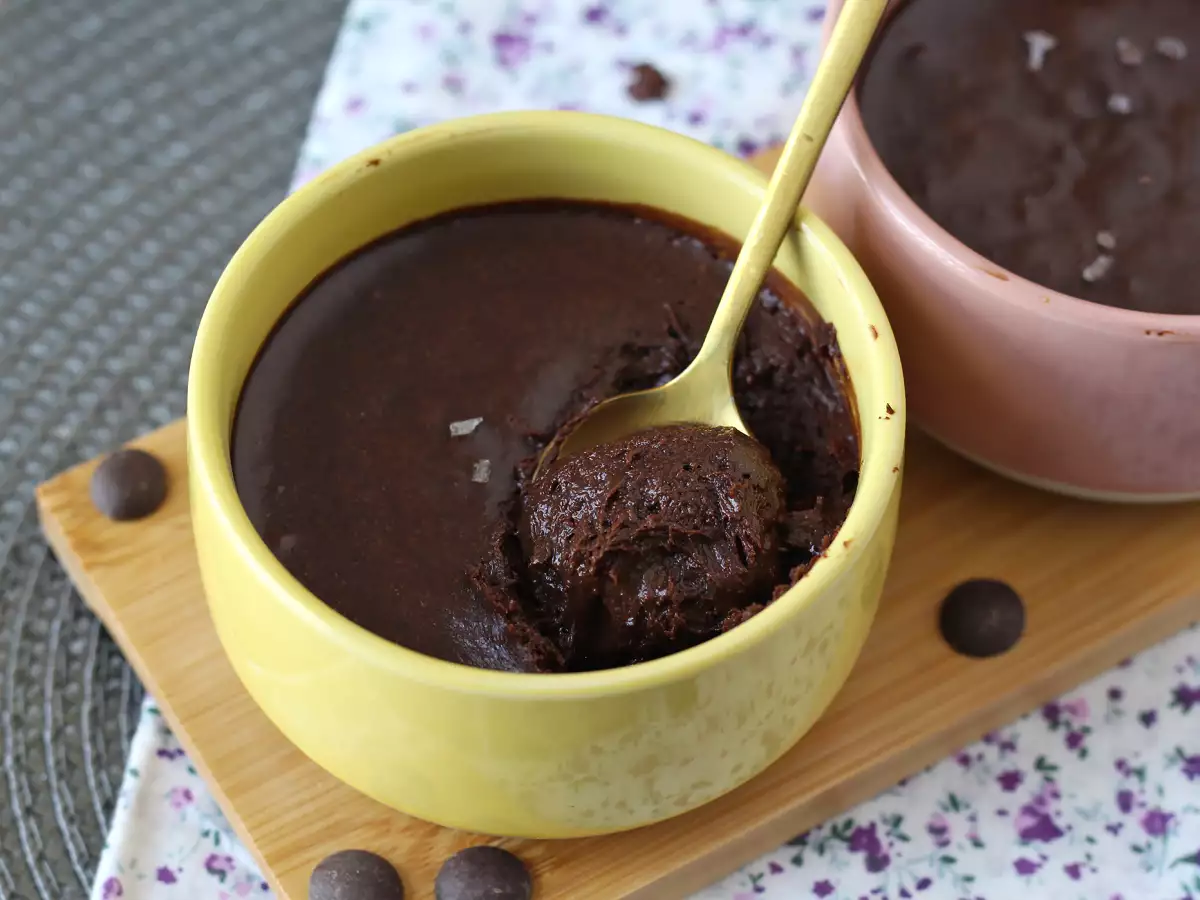 Popoln čokoladni mousse, izjemno razkošen s ščepcem soli - fotografija 6