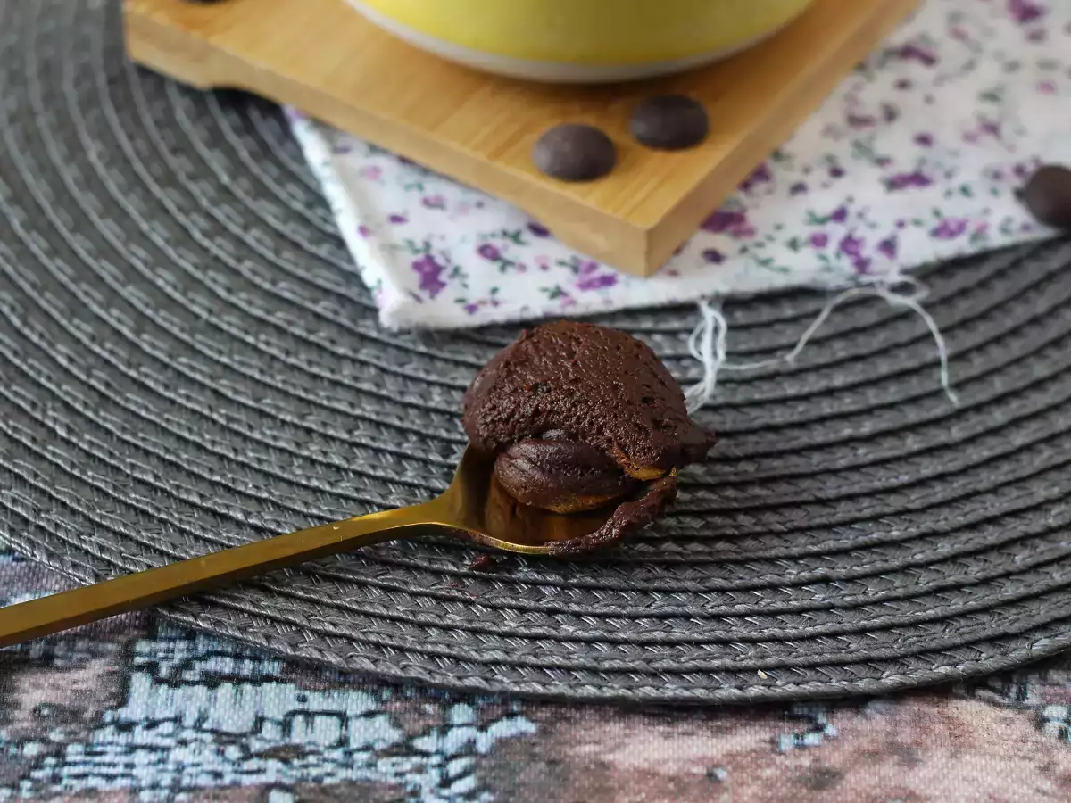 Popoln čokoladni mousse, izjemno razkošen s ščepcem soli - fotografija 7