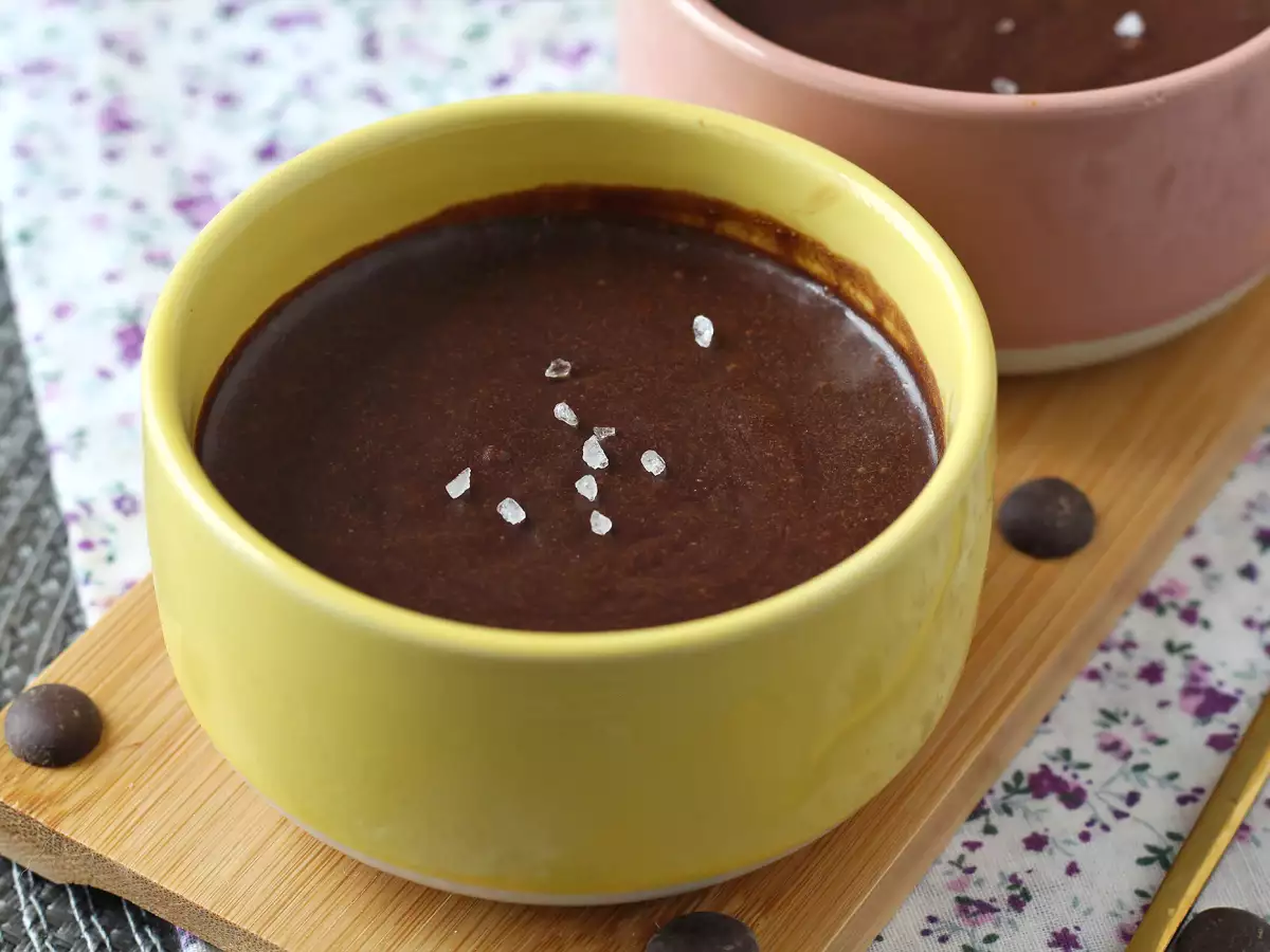 Popoln čokoladni mousse, izjemno razkošen s ščepcem soli - fotografija 8