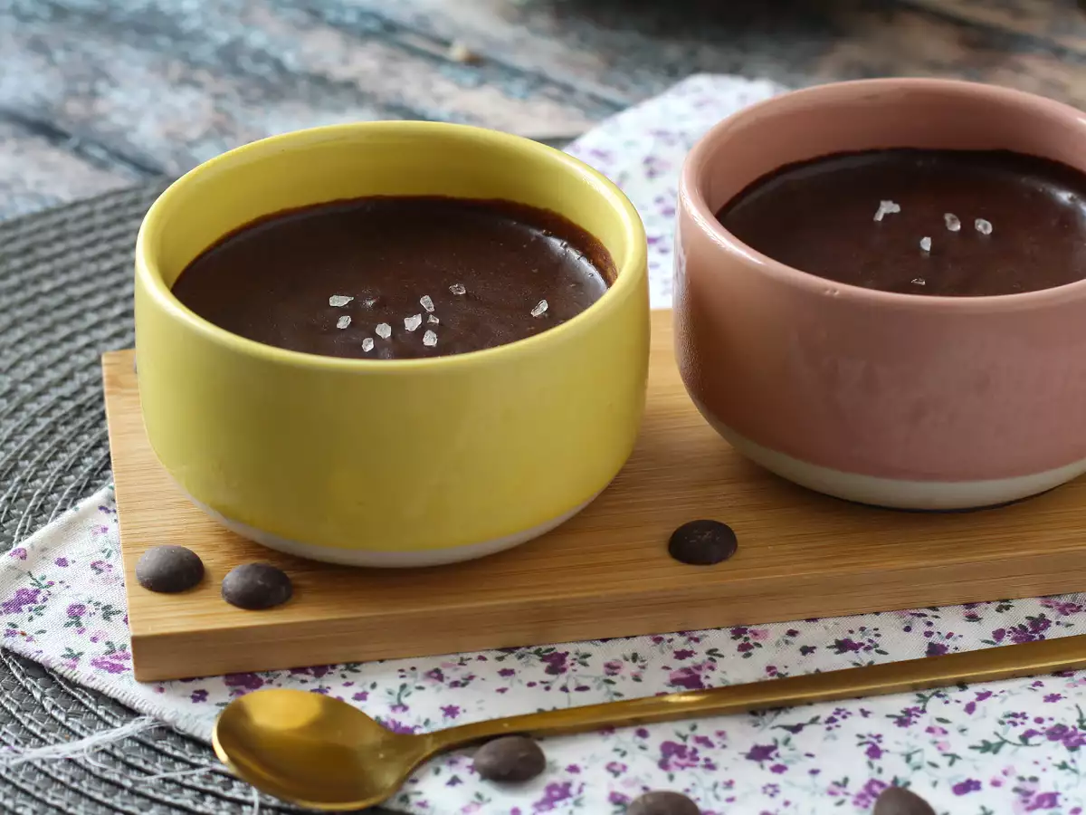Popoln čokoladni mousse, izjemno razkošen s ščepcem soli - fotografija 10