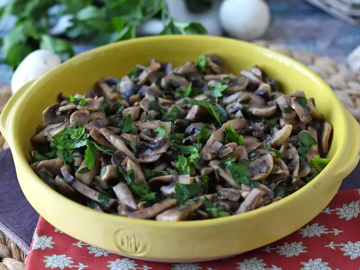 Pražene gobe v ponvi: hiter in enostaven recept - fotografija 3