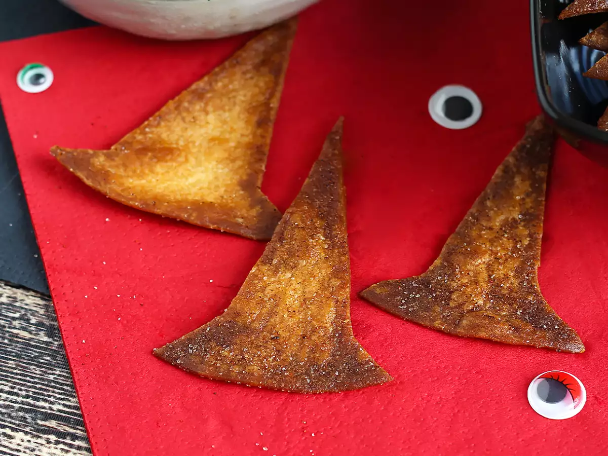 Prigrizki v obliki čarovniških klobukov – tortiljin čips - fotografija 3