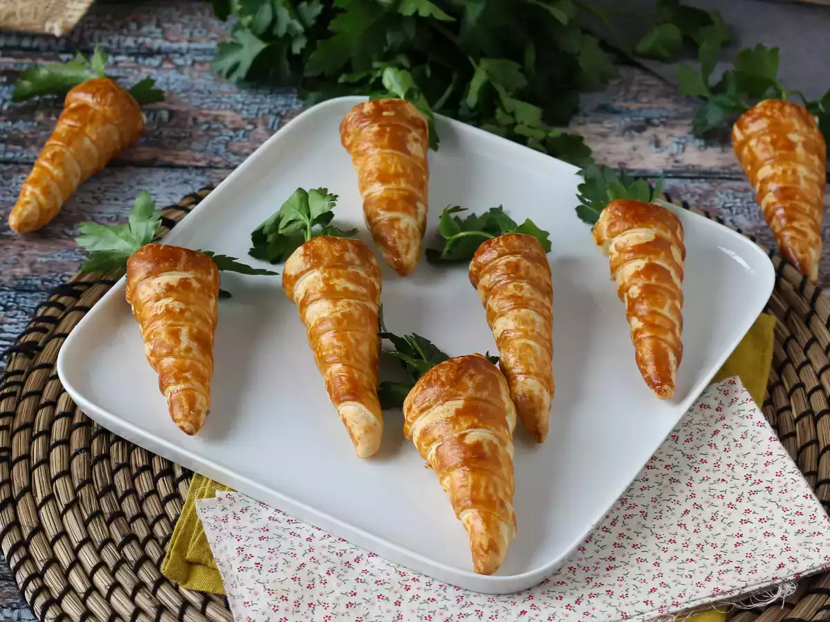 Prikupni korenčki iz listnatega testa za velikonočni aperitiv: kozji sir in sušeni paradižniki