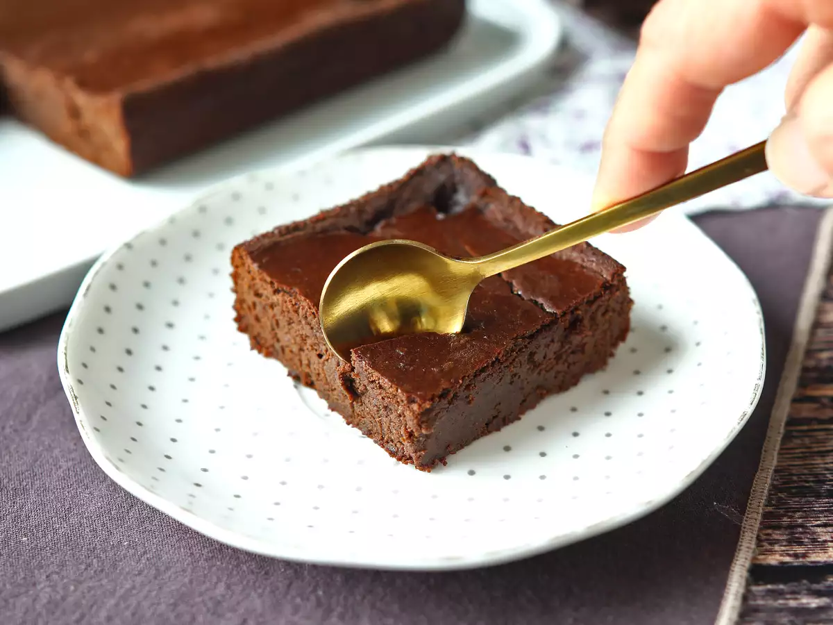Proteinski čokoladni brownie z rdečimi fižoli - fotografija 5