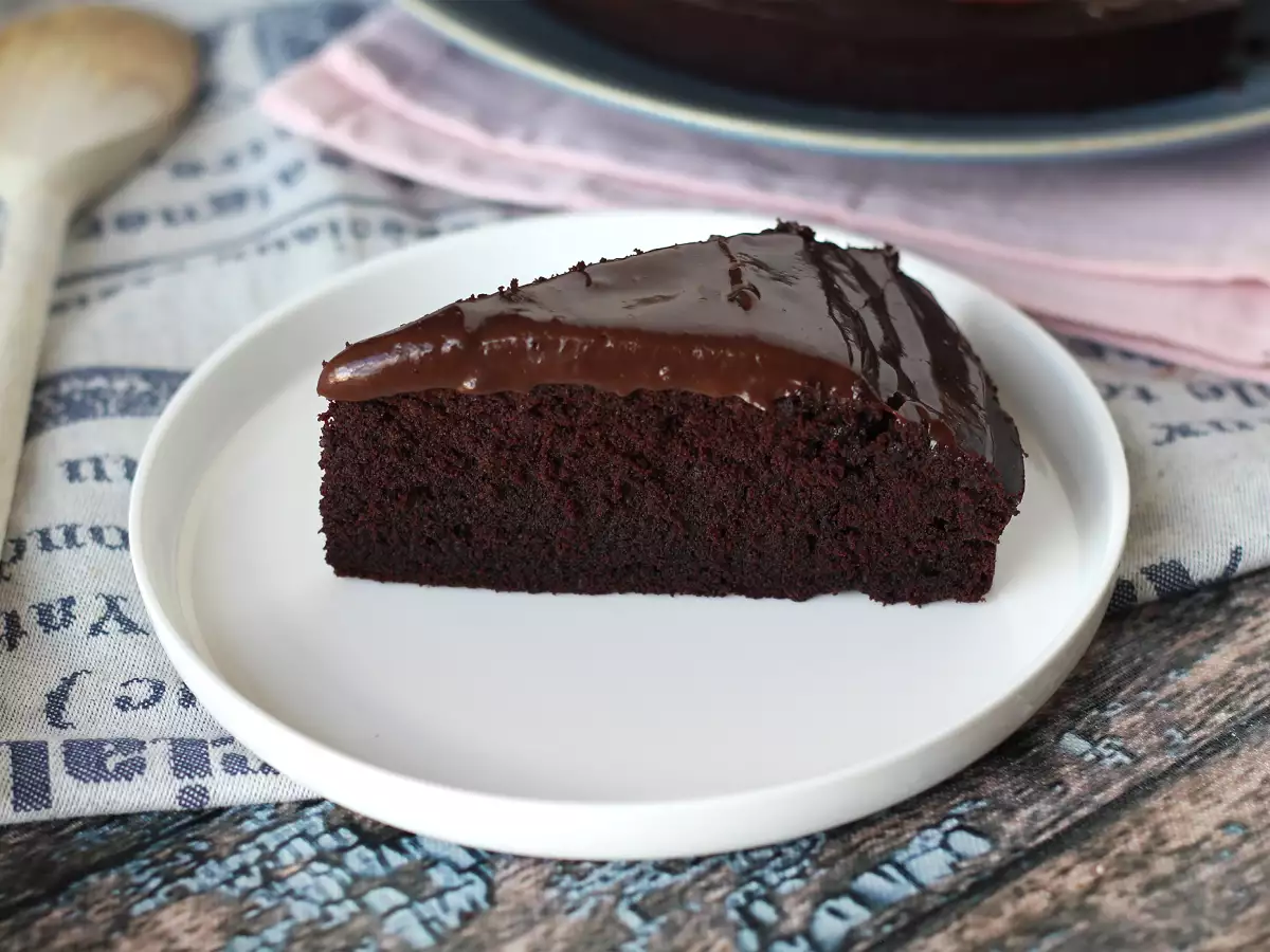 Puhast čokoladni kolač Nega Maluca z brigadeiro prelivom - fotografija 2