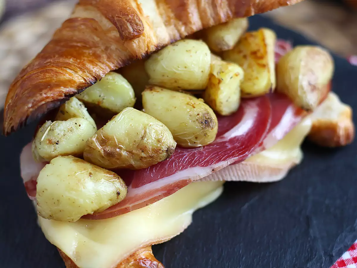 Raclette croissant sendvič za okusno pozno kosilo! - fotografija 3