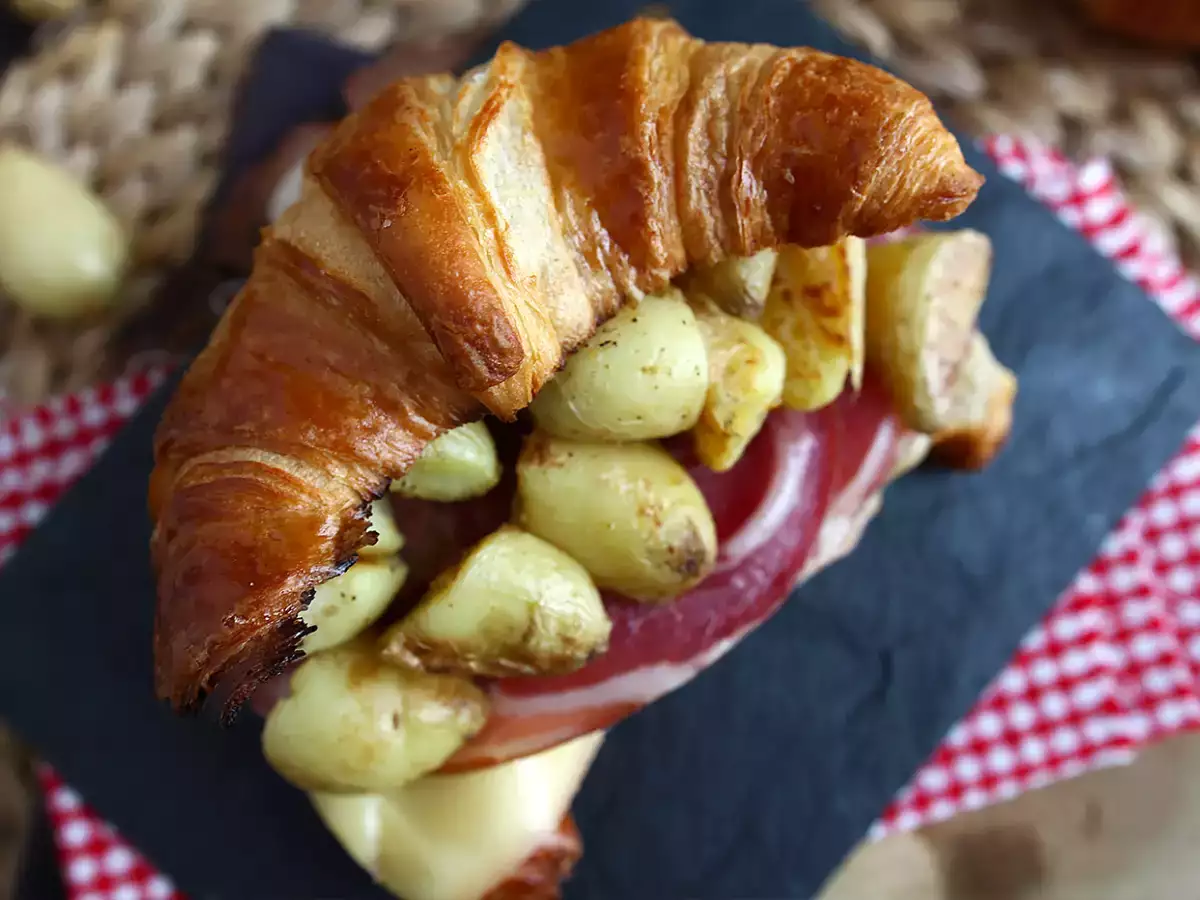 Raclette croissant sendvič za okusno pozno kosilo! - fotografija 4