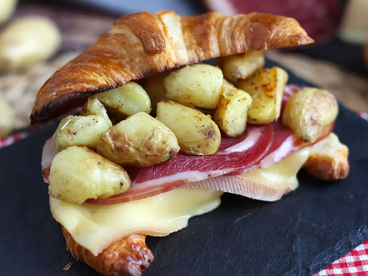 Raclette croissant sendvič za okusno pozno kosilo! - fotografija 5