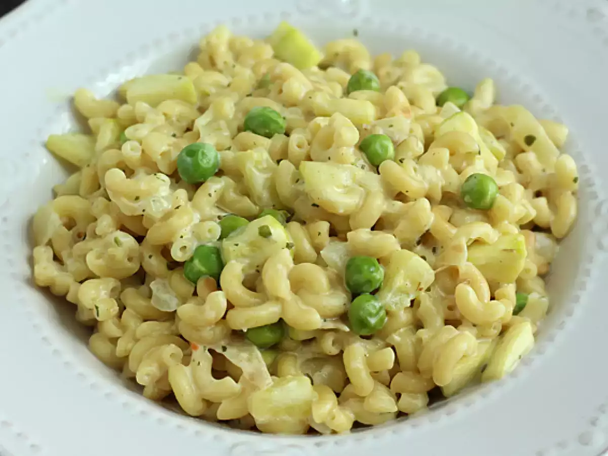 Rižota s čemažem, grahom, bučkami, česnom in zeliščnim sirom - fotografija 2