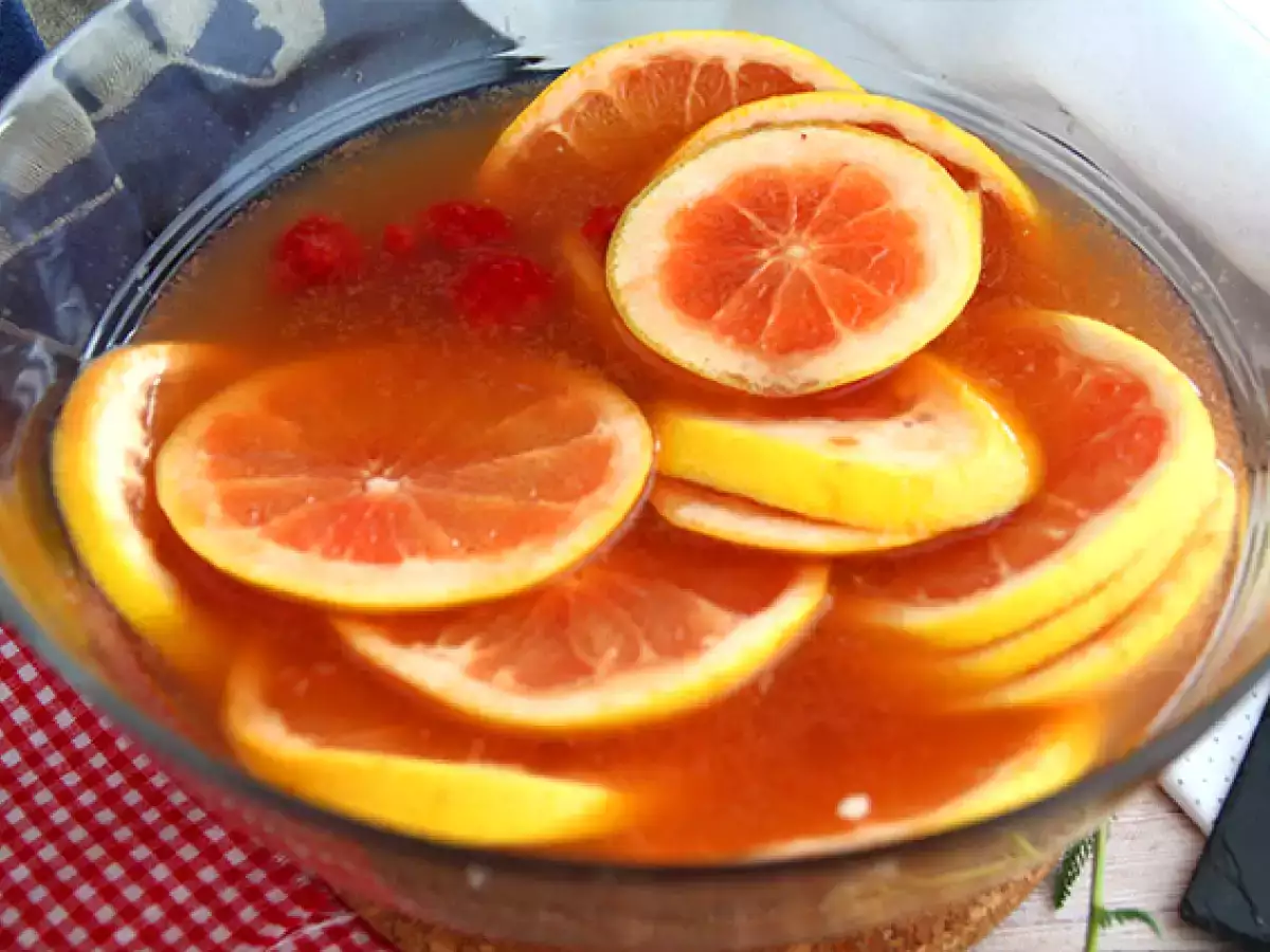 Roza sangrija z rožnatim vinom - fotografija 2