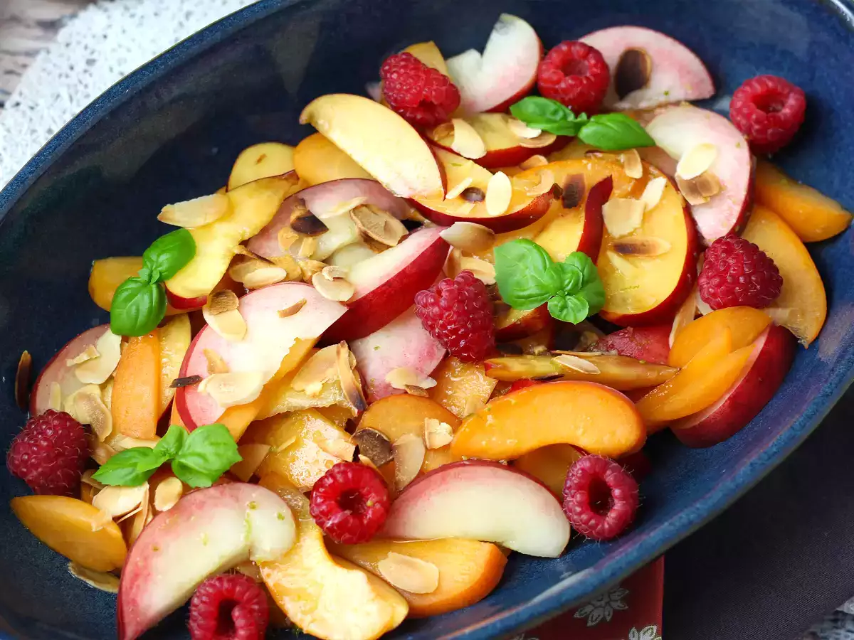 Sadna solata: breskev, marelica, malina in drugo! - fotografija 2