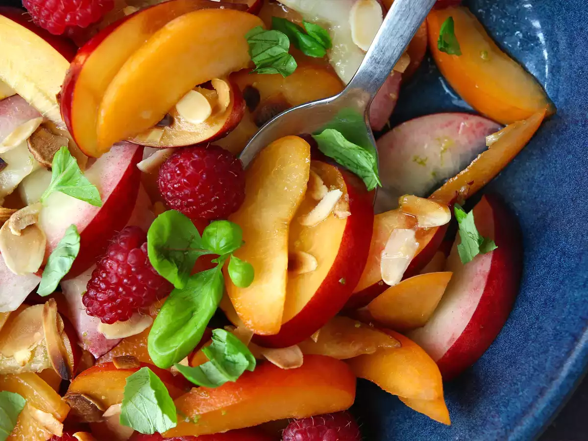 Sadna solata: breskev, marelica, malina in drugo! - fotografija 3