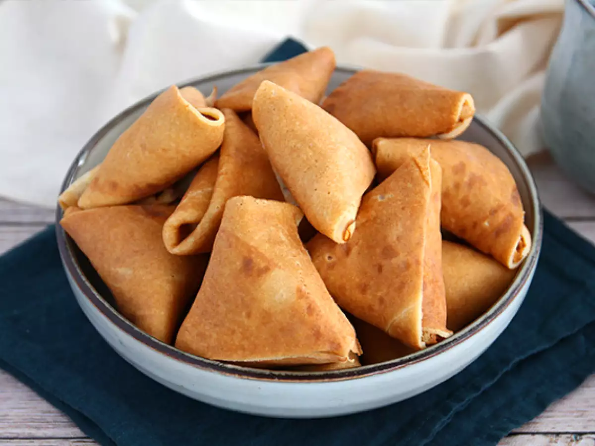 Samose iz palačink s karameliziranimi jabolki - fotografija 2