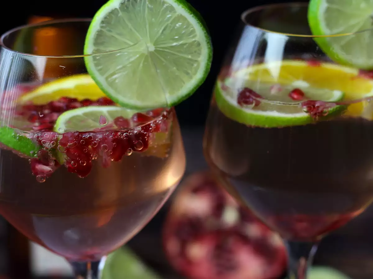 Sangrija iz penečega vina: osvežilna zvezda praznovanj - fotografija 2