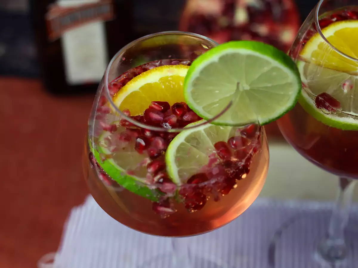 Sangrija iz penečega vina: osvežilna zvezda praznovanj - fotografija 4