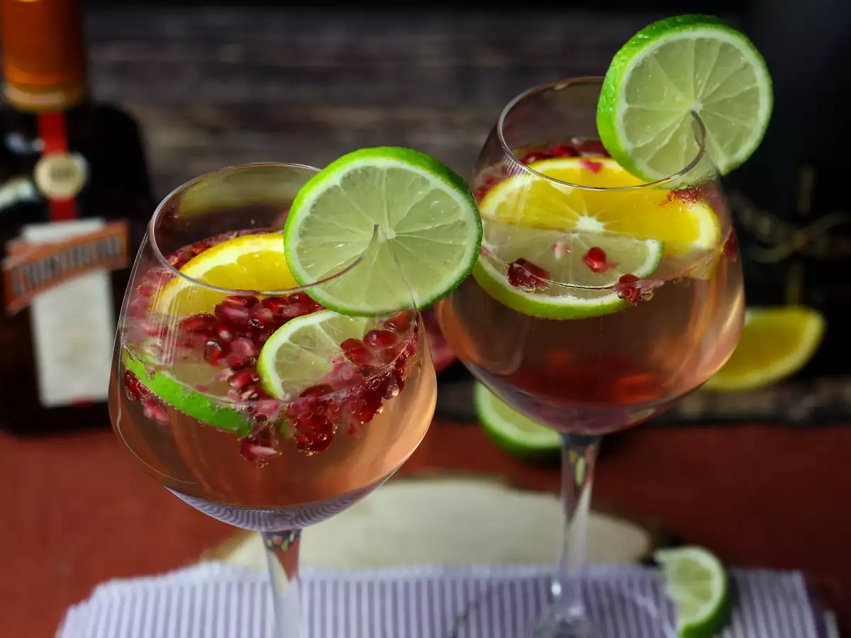 Sangrija iz penečega vina: osvežilna zvezda praznovanj - fotografija 7
