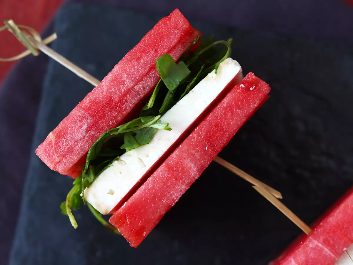 Sendvič z lubenico, feto in rukolo – viralni, osvežujoč poletni recept! - fotografija 3