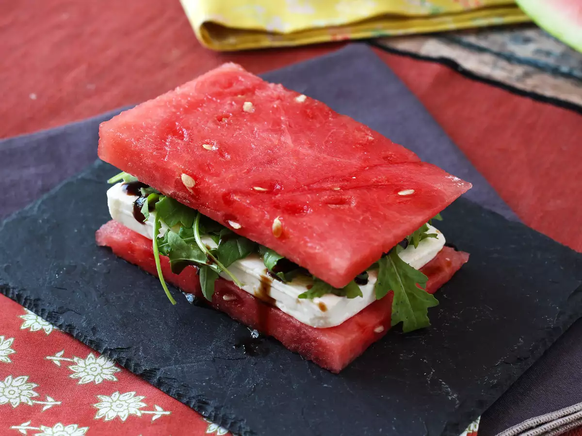 Sendvič z lubenico, feto in rukolo – viralni, osvežujoč poletni recept! - fotografija 5