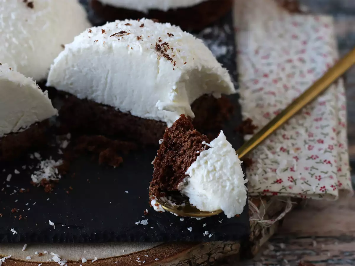 Sladica iz čokolade in kokosa, ki se hkrati topi in hrustljava! - fotografija 2