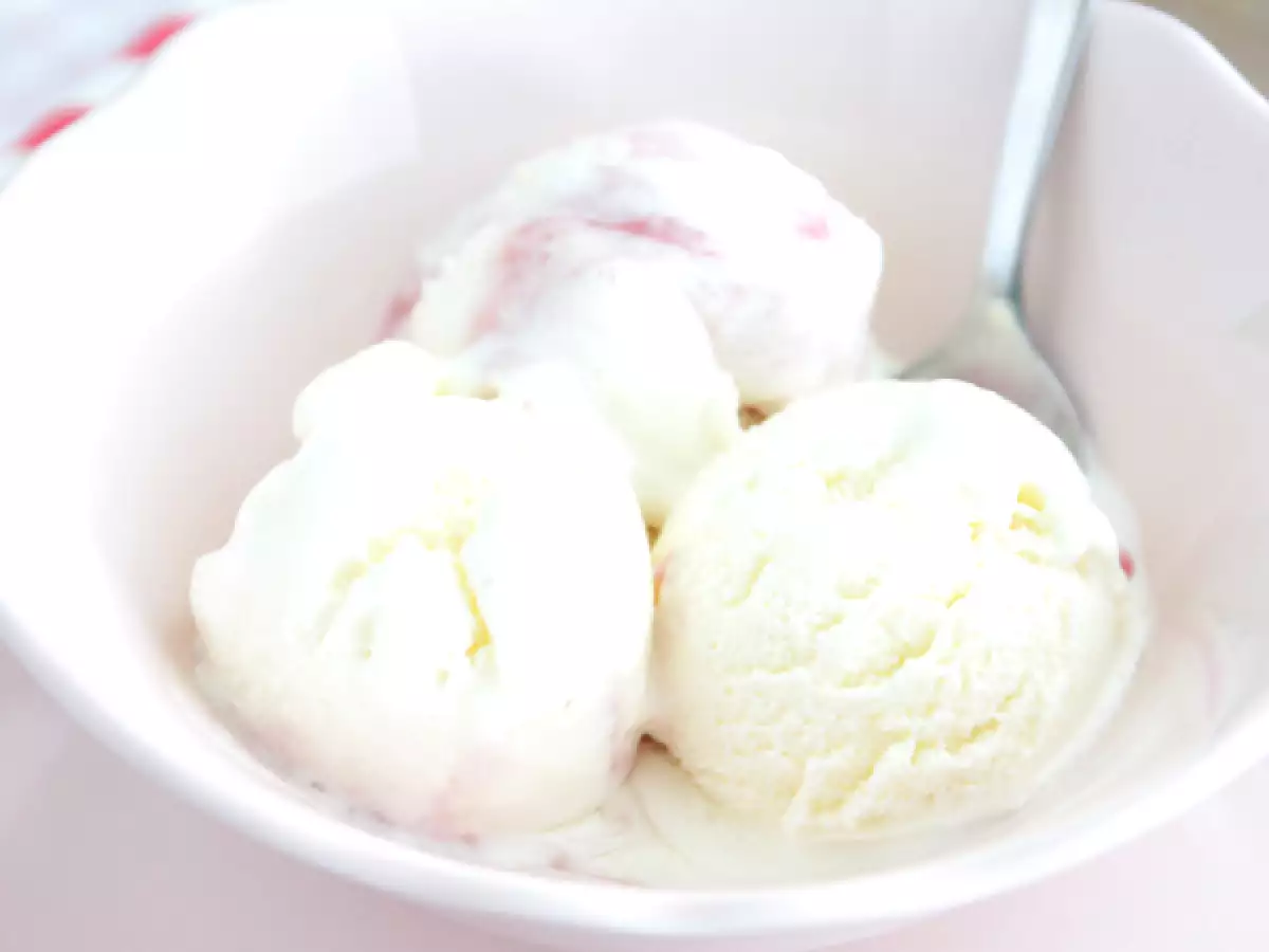 Sladoled iz jogurta in malin - fotografija 4