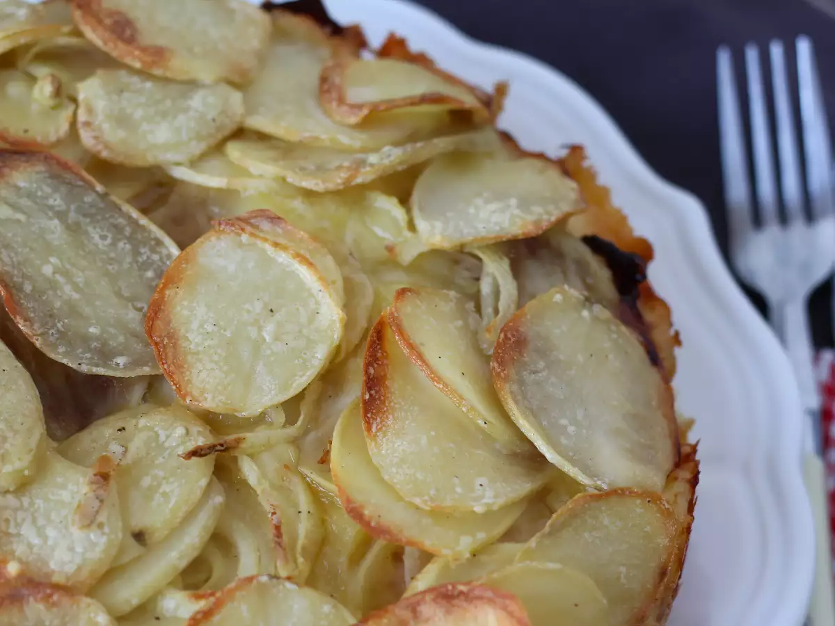 Slana krompirjeva torta s sirom raclette - fotografija 3