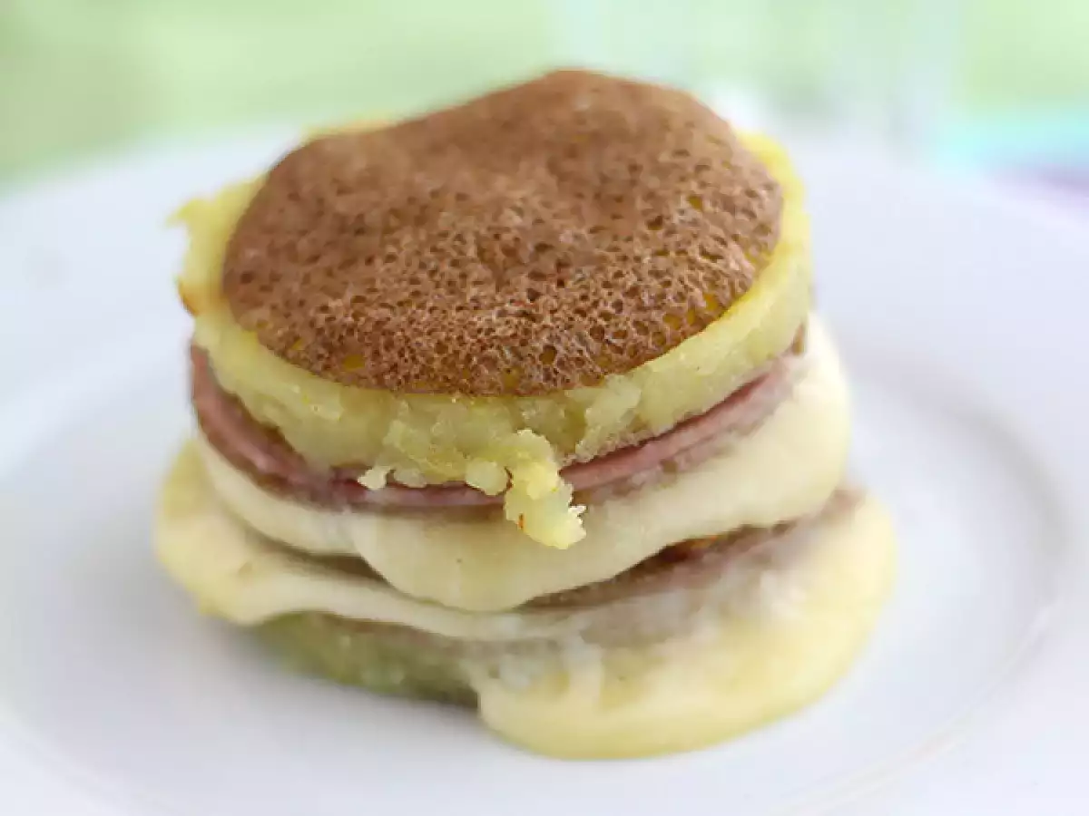 Slani mille-feuille z raclette sirom