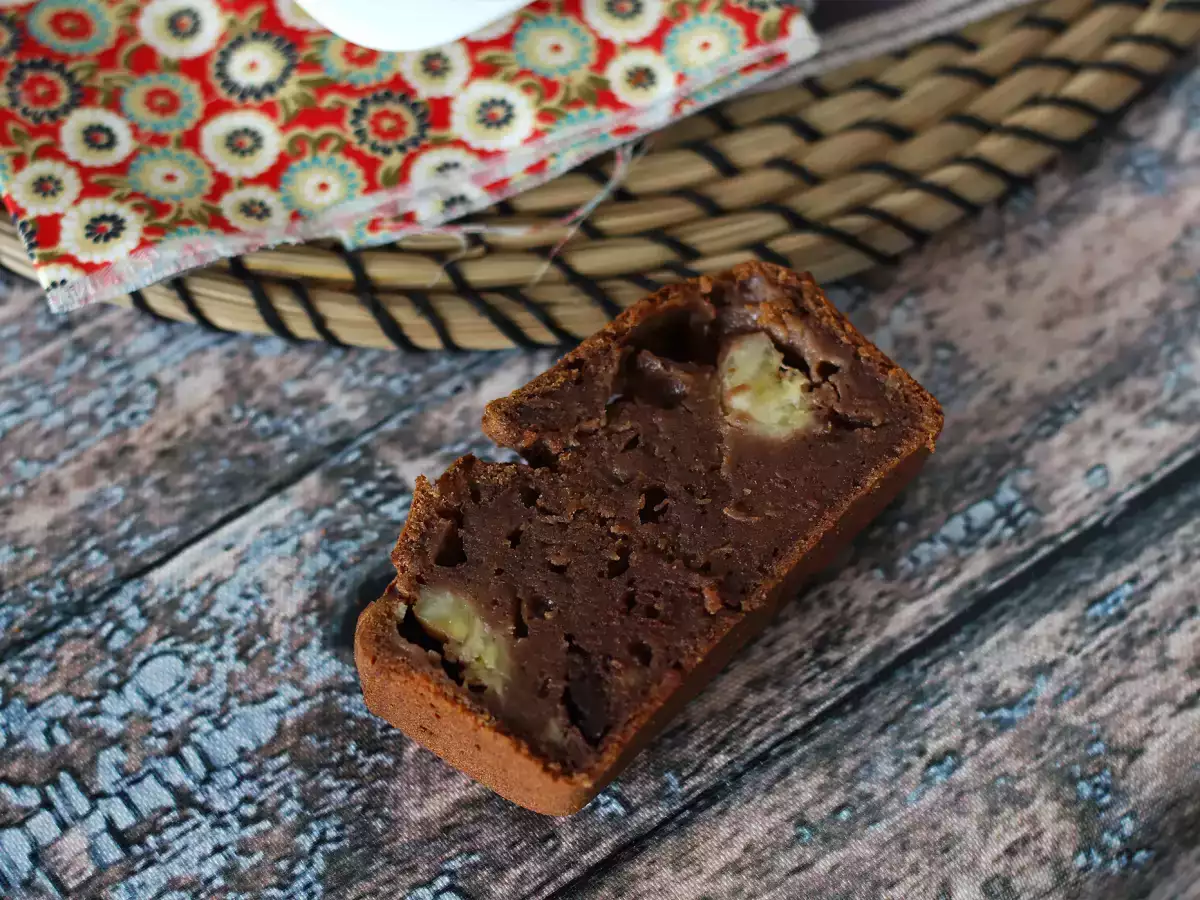 Sočen bananin kolač s čokolado - fotografija 5