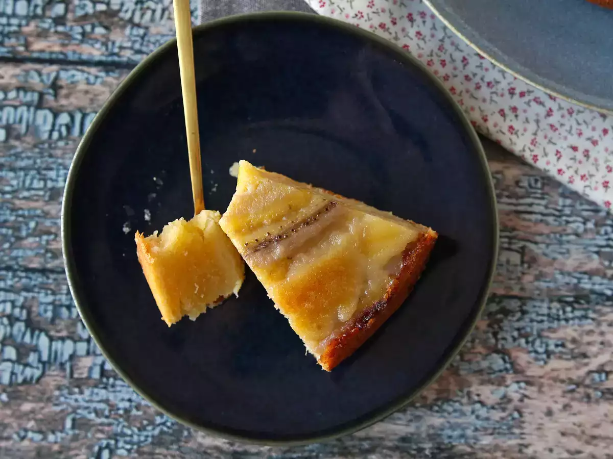 Sočen obrnjen bananin kolač - fotografija 7