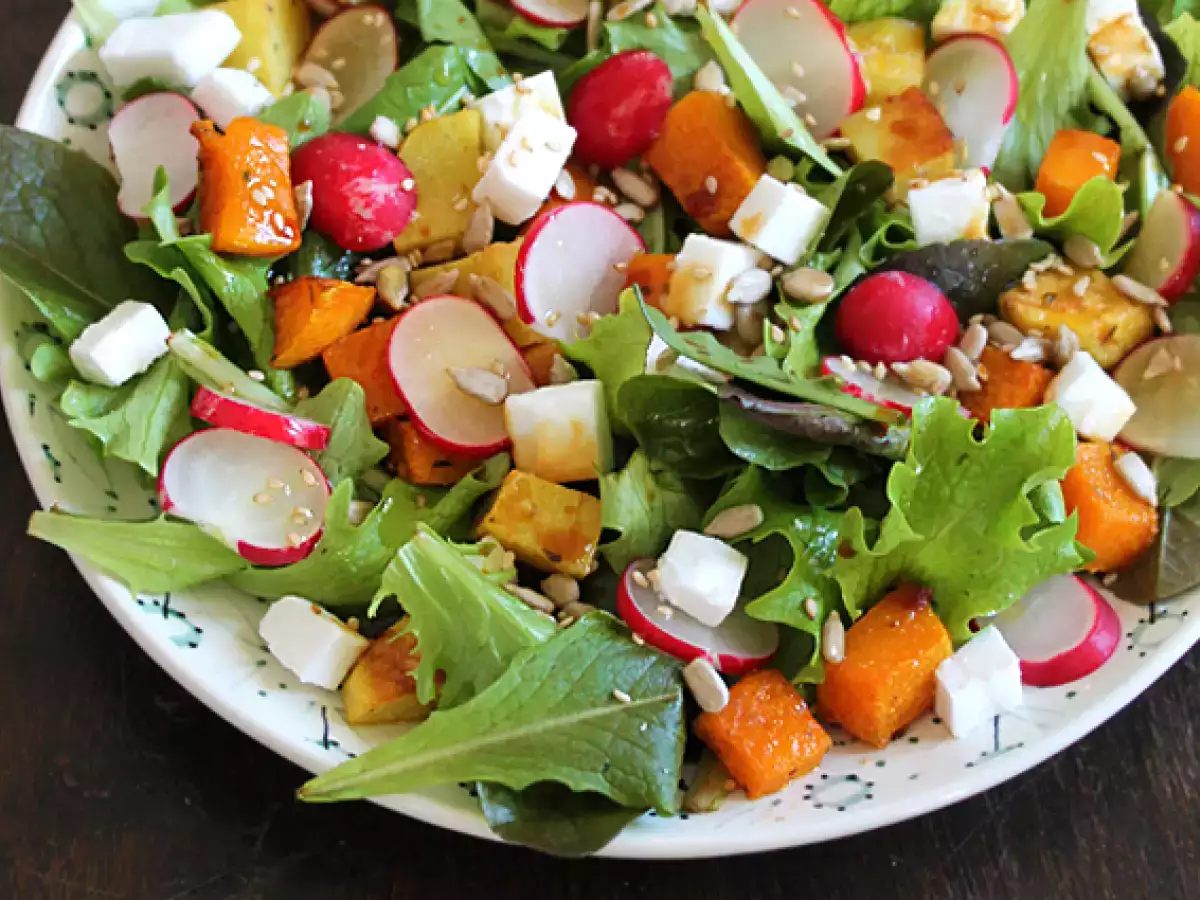 Solata iz maslenice, krompirja, redkvice in fete - fotografija 2