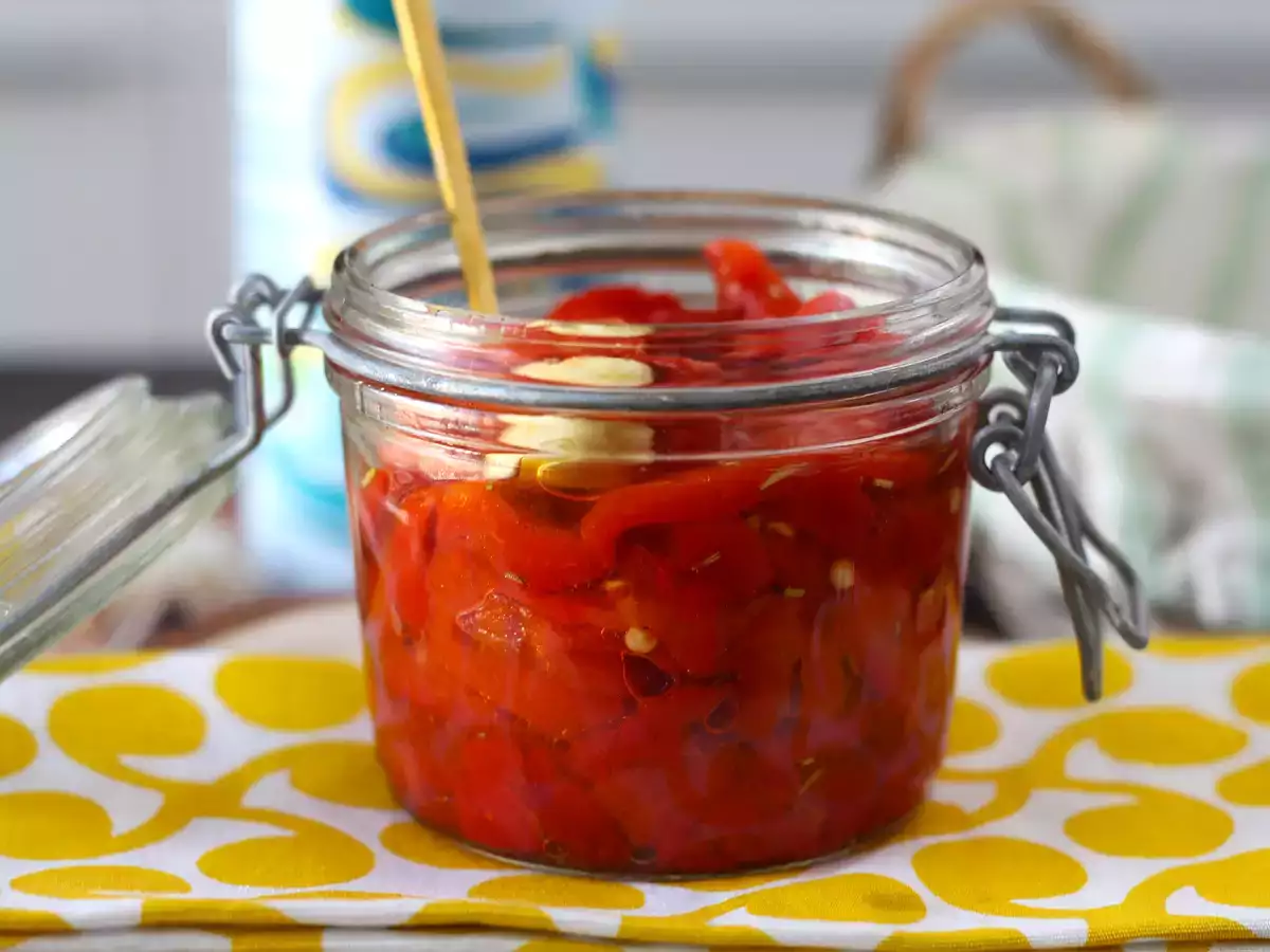 Solata s praženo papriko v zračnem cvrtniku - fotografija 5