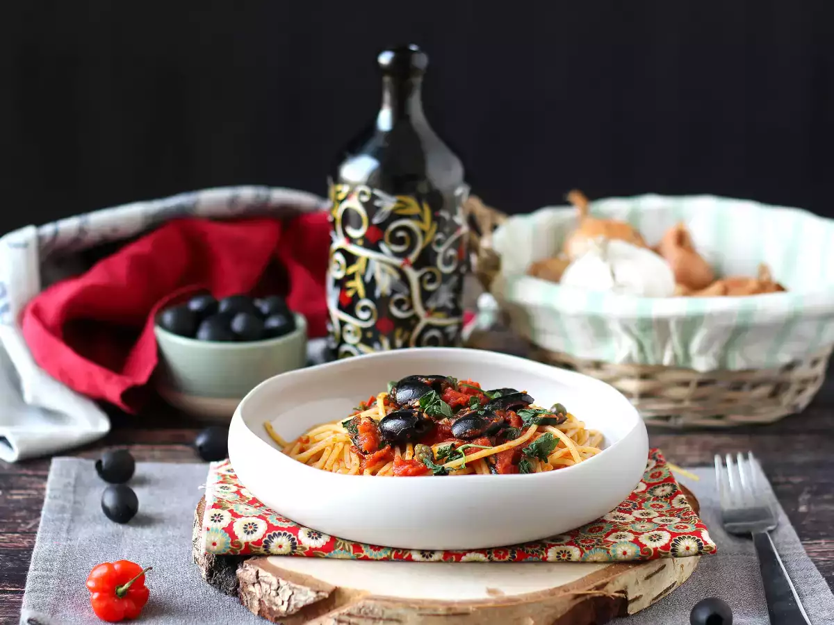 Špageti alla puttanesca, hitra in okusna prva jed - fotografija 2