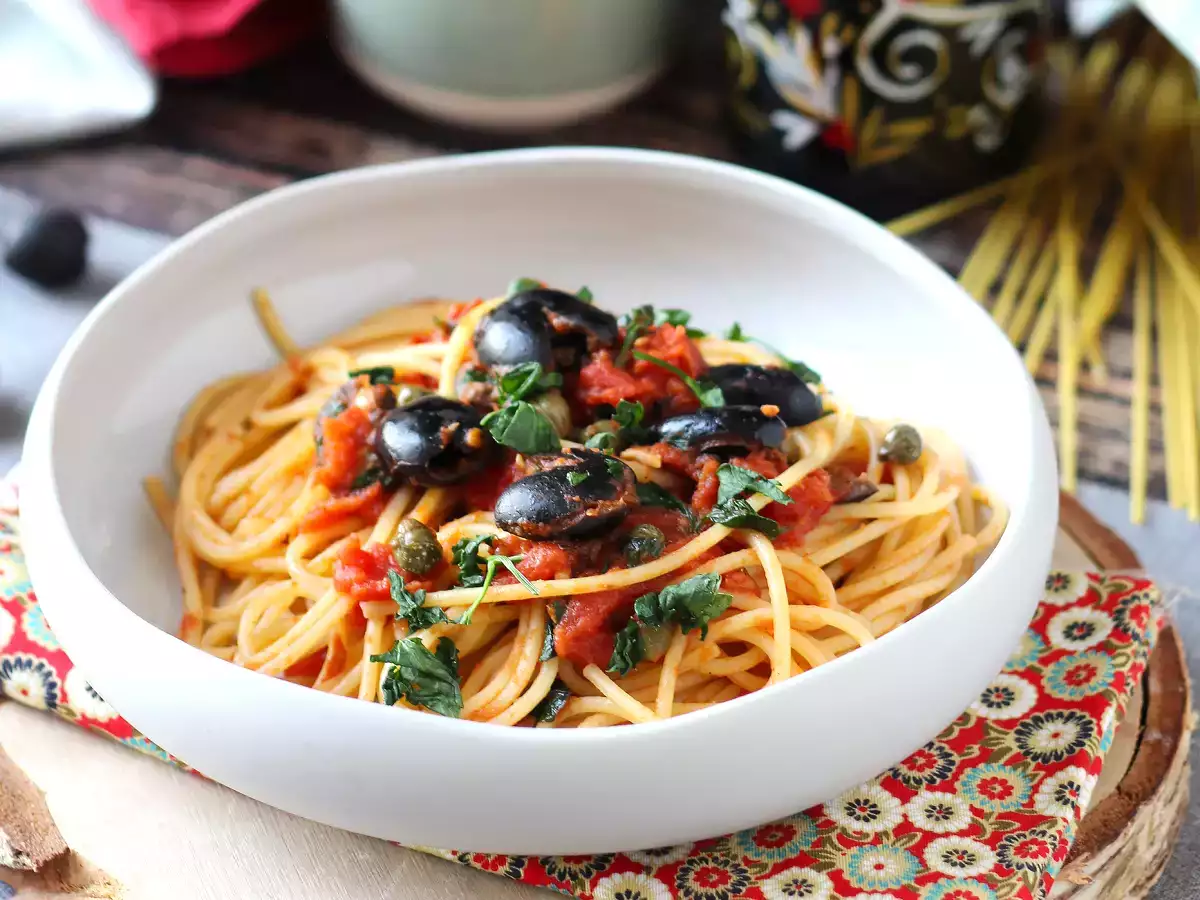 Špageti alla puttanesca, hitra in okusna prva jed - fotografija 3