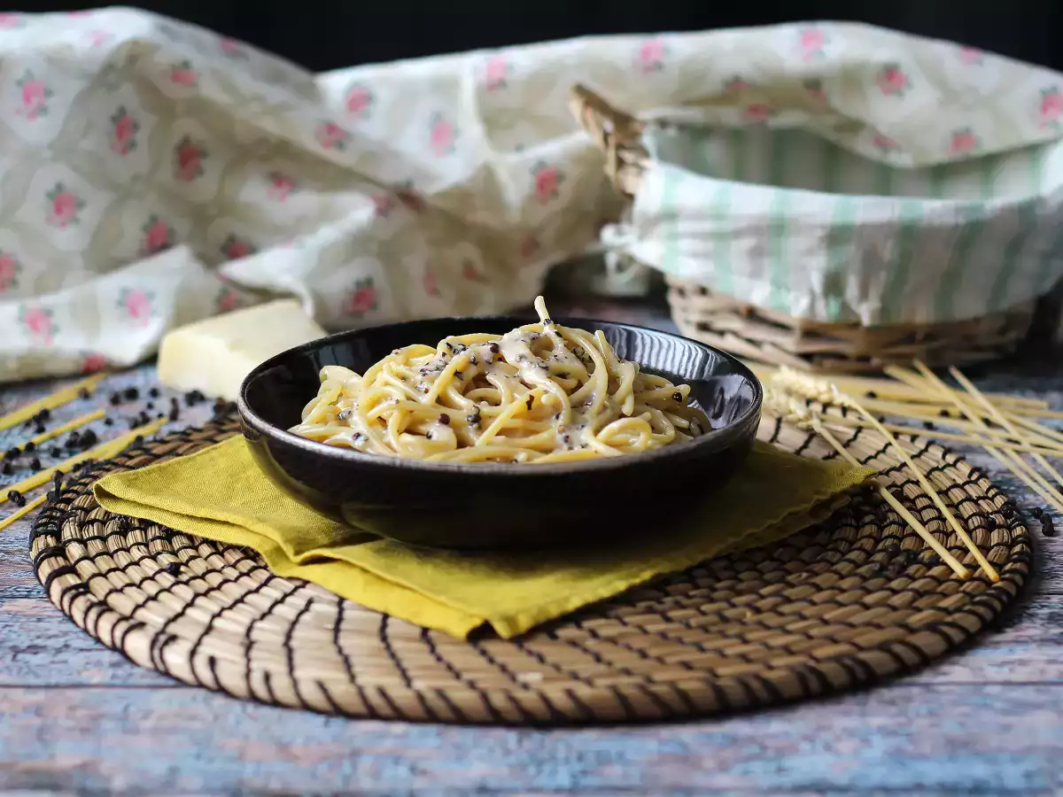 Špageti cacio e pepe: 3 sestavine, eksplozija okusa! - fotografija 2