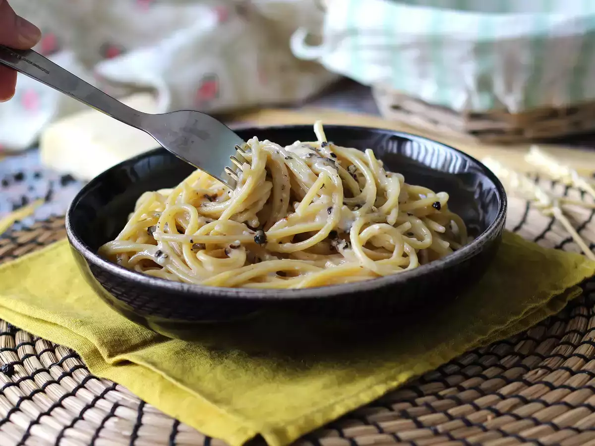Špageti cacio e pepe: 3 sestavine, eksplozija okusa! - fotografija 4