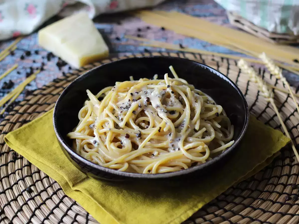 Špageti cacio e pepe: 3 sestavine, eksplozija okusa! - fotografija 5