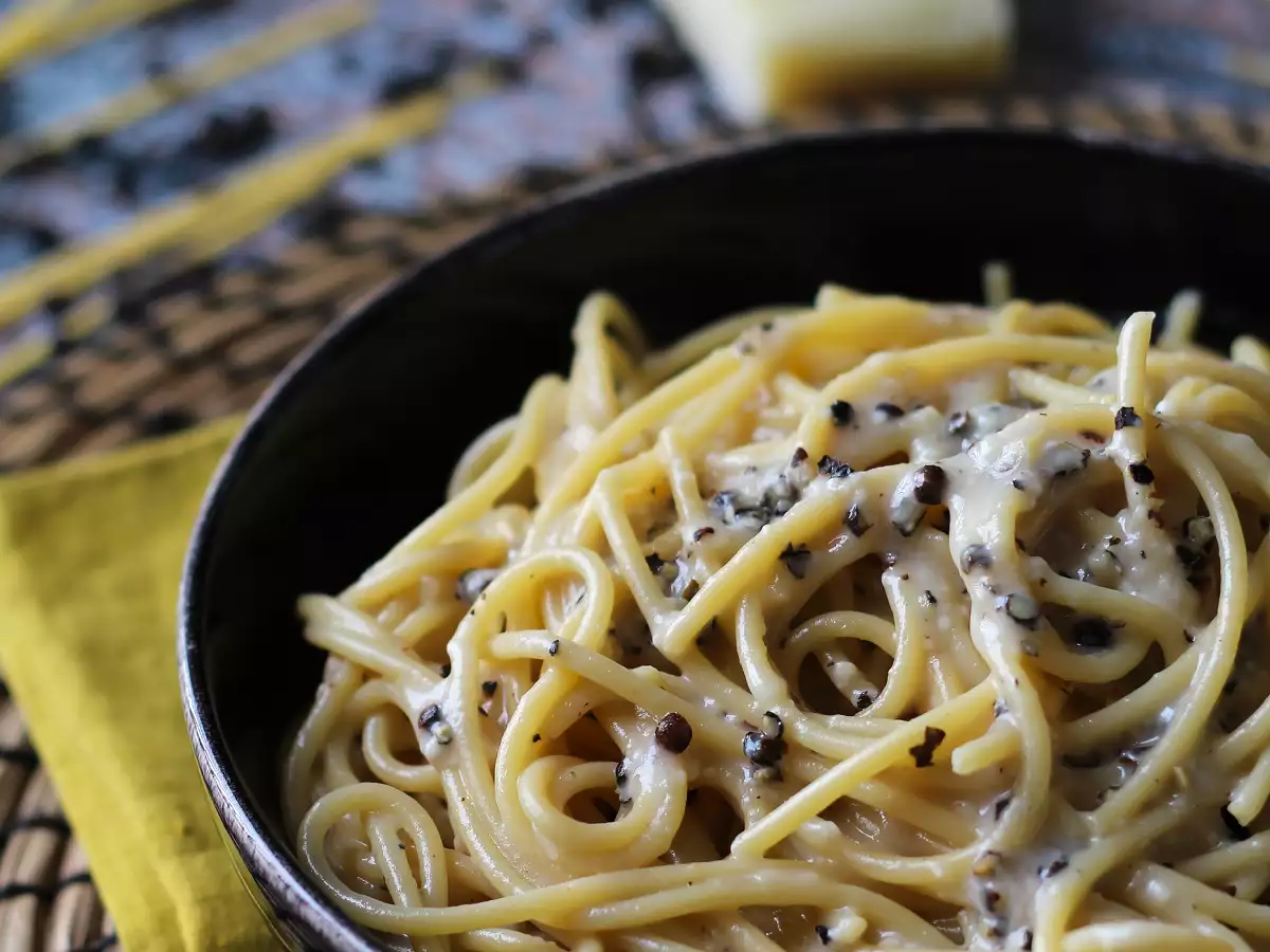 Špageti cacio e pepe: 3 sestavine, eksplozija okusa! - fotografija 6