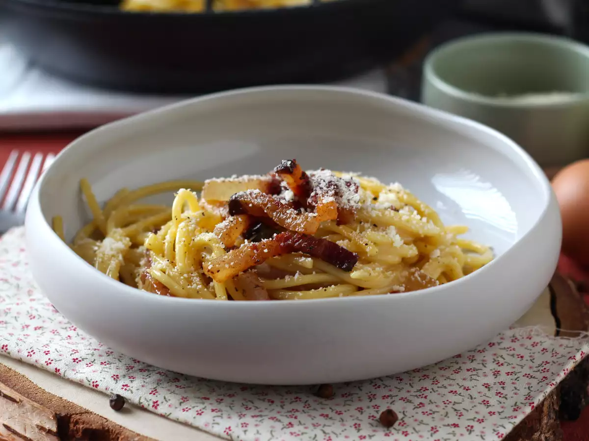 Spaghetti alla carbonara, pravi italijanski recept za ogljikove hidrate! - fotografija 2