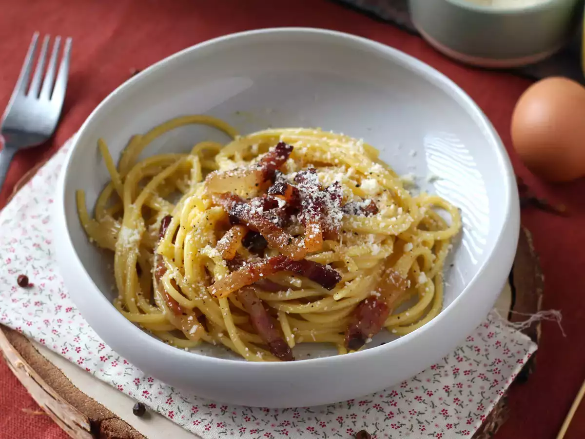 Spaghetti alla carbonara, pravi italijanski recept za ogljikove hidrate! - fotografija 3