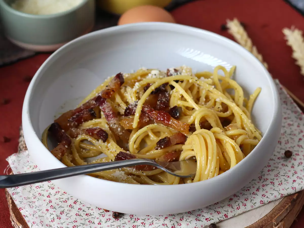 Spaghetti alla carbonara, pravi italijanski recept za ogljikove hidrate! - fotografija 4