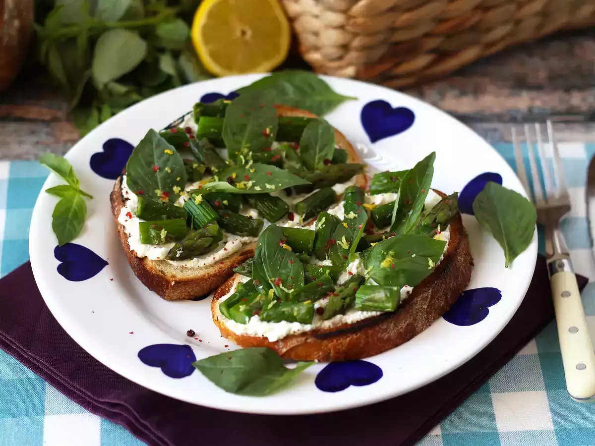 Šparglji, limona in rikota z baziliko - fotografija 3