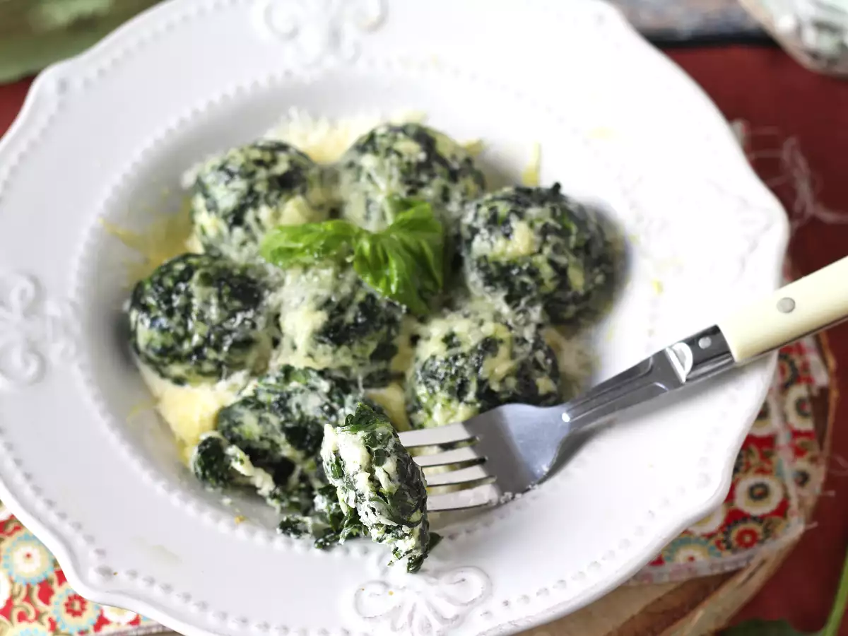 Špinača in rikota malfatti, enostaven recept za domače testenine brez gnetenja - fotografija 3