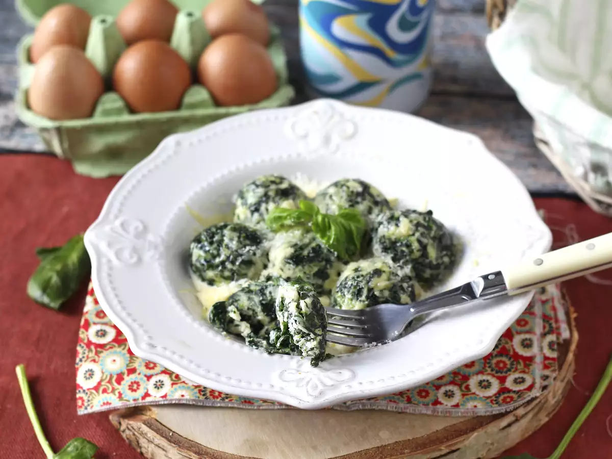 Špinača in rikota malfatti, enostaven recept za domače testenine brez gnetenja - fotografija 5