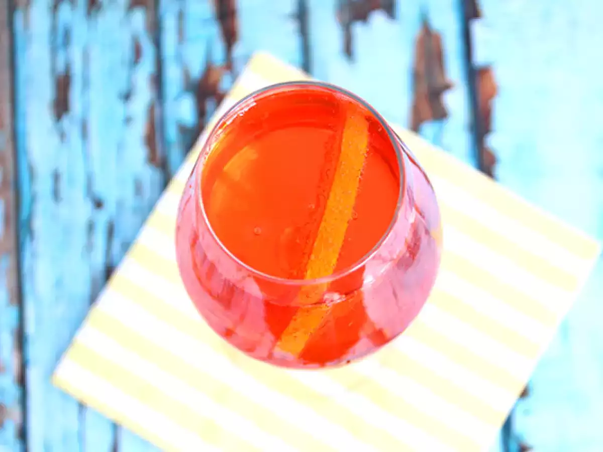 Spritz, znameniti italijanski koktajl z Aperolom - fotografija 3