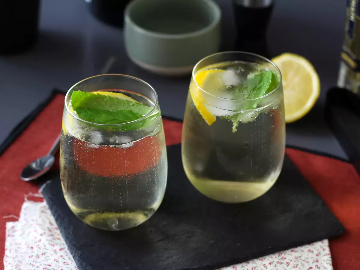 St-Germain Spritz z bezgovim likerjem – osvežujoč poletni koktajl - fotografija 3